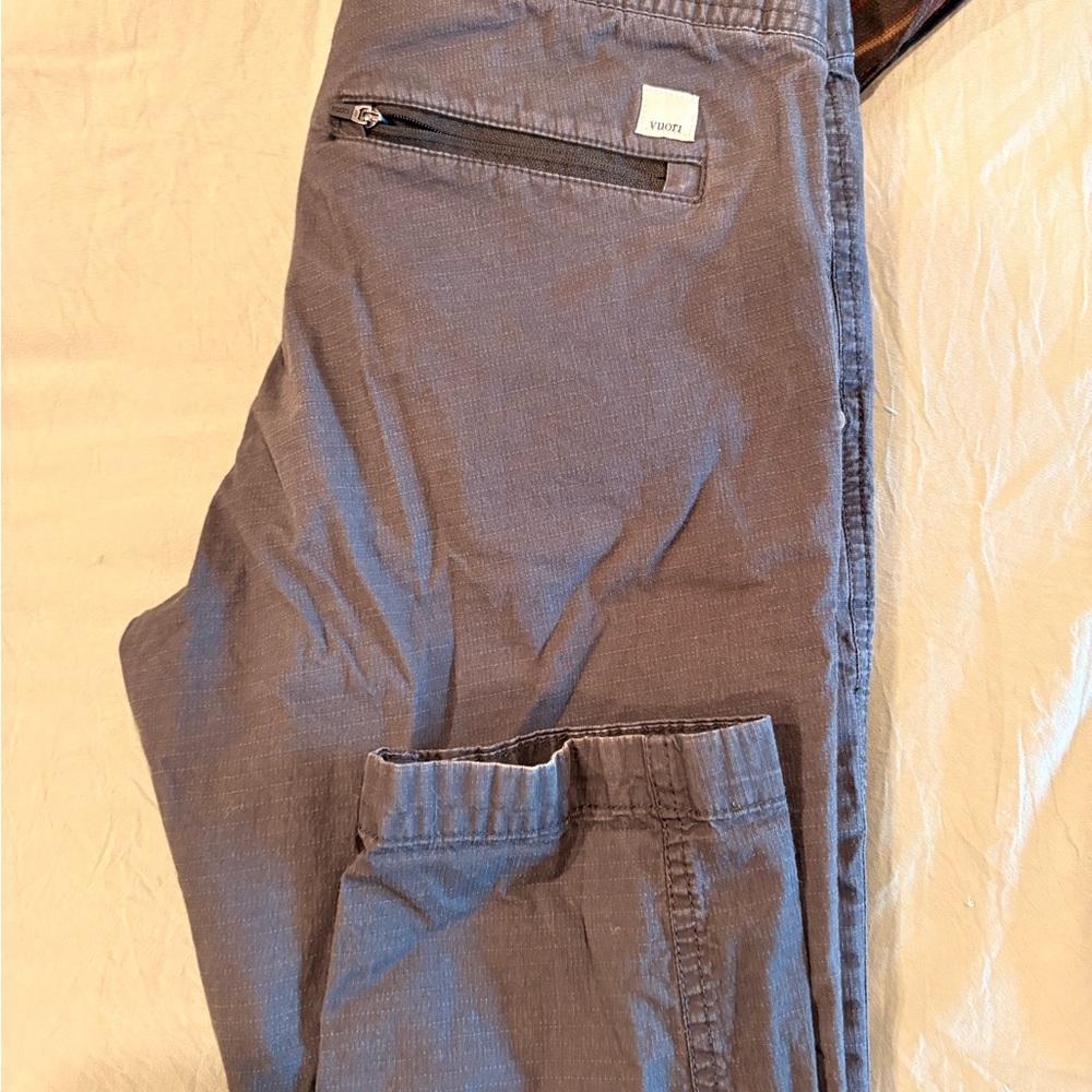 Vuori woman’s Charcoal Cargo Pants
